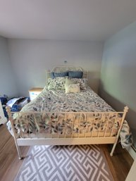 150 - QUEEN SIZE BED