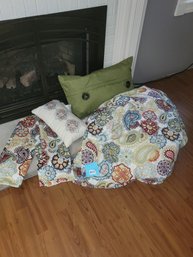 171 - THROW AND PILLOWS