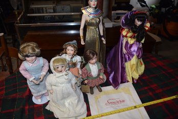 245  PORCELAIN DOLLS SNOW WHITE