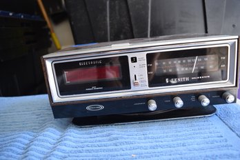 145  VINTAGE CLOCK RADIO