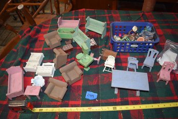 249  DOLLHOUSE FURNITURE