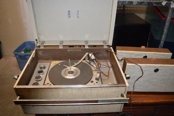 121 UNTESTED TURNTABLE