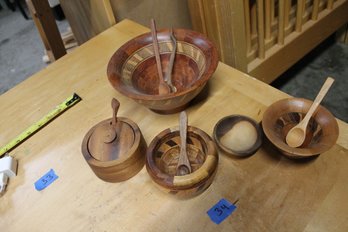 34  COLLECTION OF HAND MADE WOOD BOWLS AND SPOONS