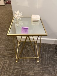 374 -modern Style End Table With Contents Ontop