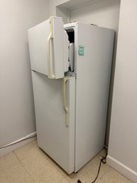 376 - Refrigerator