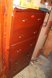 224  DRESSER WITH VINTAGE CLOTHING/ LINENS