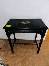 031 -  ACCENT TABLE