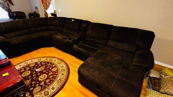 047 -  SECTIONAL COUCH IN GREAT CONDITION