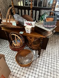 092 - LOT OF VARIOUS BASKETS