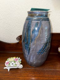 023 - POTTERY VASE AND SMALL GLASS DECOR