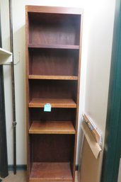 095 - BOOKSHELF