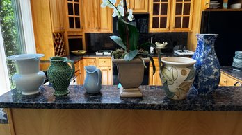 042 - LOT OF VASES AND GLASSWARE