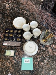 043 - LOT OF GLASSWARE AND OTHER ITEMS
