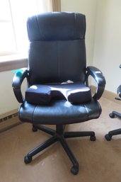 132 - OFFICE/DESK CHAIR