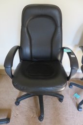 136 - OFFICE CHAIR