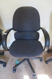 137 - OFFICE CHAIR