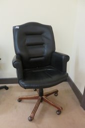 140 - NICE OFFICE CHAIR