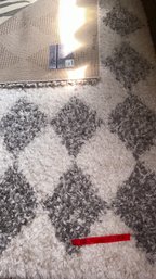 121 - AREA RUG SIZE LISTED