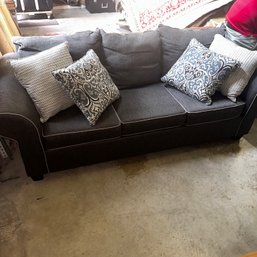140 - BEAUTIFUL COUCH