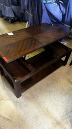 034 -COFFEE TABLE W LIFT TOP