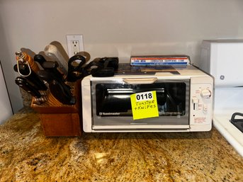 118 - TOASTER OVEN AND KNIVES