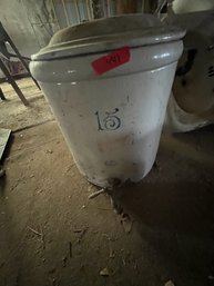 441 - LARGE SPOUTED CROCK WITH COVER 15 GAL