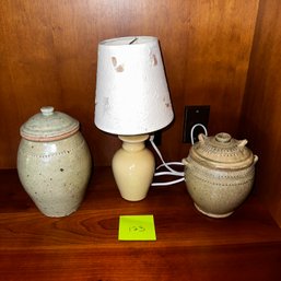 123 - LAMP W POTTERY