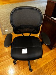 011 - OFFICE CHAIR