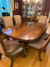 052 - MAHOGANY DINING ROOM TABLE WITH 6 CHAIRS AND TWO LEAVES - BEAUTIFUL SET