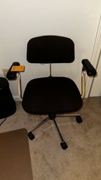 102 - OFFICE CHAIR