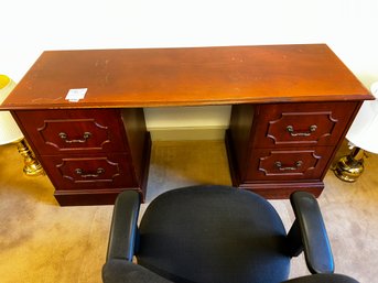 066 - DESK WITH CHAIR