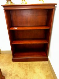 070 - BOOK SHELF