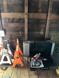CAR JACKS AND OTHER ITEMS PICTURED
