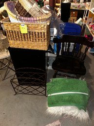 126 - LOT OF VARIOUS ITEMS INCLUDING BASKETS AND MORE