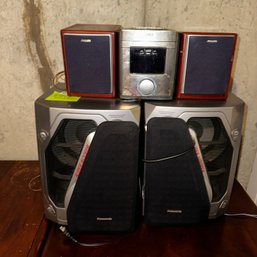 127 - TWO SPEAKERS AND CD PLAYER RADIO SET - UNTESTED