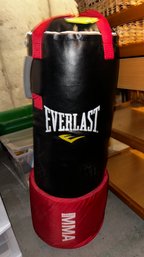 129 - EVERLAST PUNCHING BAG