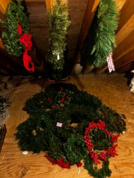 006 - LARGE LOT OF WREATHS