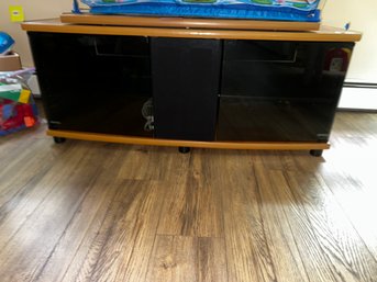 046 - TV STAND