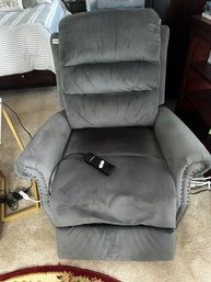 082 - RECLINER AND LIFT CHAIR