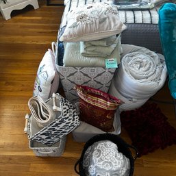 105 - LINENS, PILLOWS AND MORE