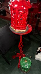 115 - GREEN , RED  HOLDERS WITH 1 STAND