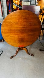 063 -BEAUTIFUL ROUND TOP TABLE TILIT TOP