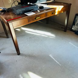 076 - Desk