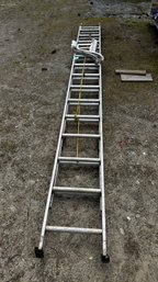 037 - EXTENSION LADDER  24 FT