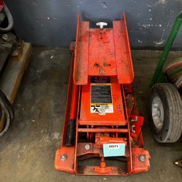 071 - 1/2 TON JACK HYDRAULIC