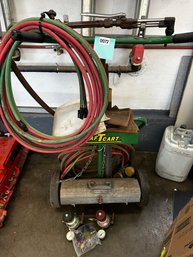 072 -VICTOR OXY-ACETYLENE CUTTING TORCHES/TIPS / GAUGES 50' HOSE AND CART