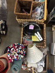 146 - DECOR LOT