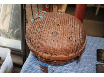 132  Vintage Round Sewing Basket