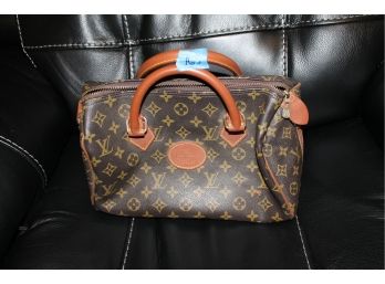 165    Lv Bag (unsure If Real Please Review Pictures)