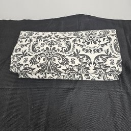 Set Of 2 Black And White Table Linens